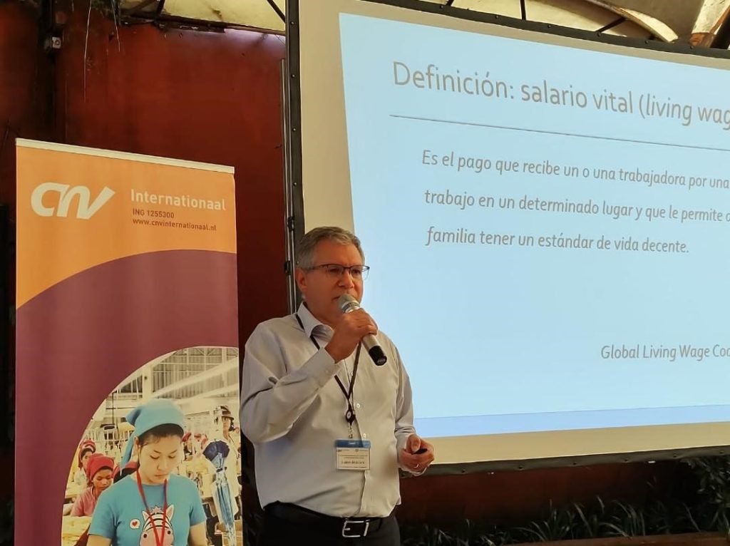 Marcelo Delajara (ARI) presenting at the CNV Internationaal’s Regional Meeting of the Sugar Network, Antigua (Guatemala), 23 June 2022